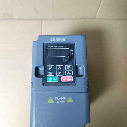 溢价-开民1.5KW变频器，型号KM7100-1R5G-S2，1.
