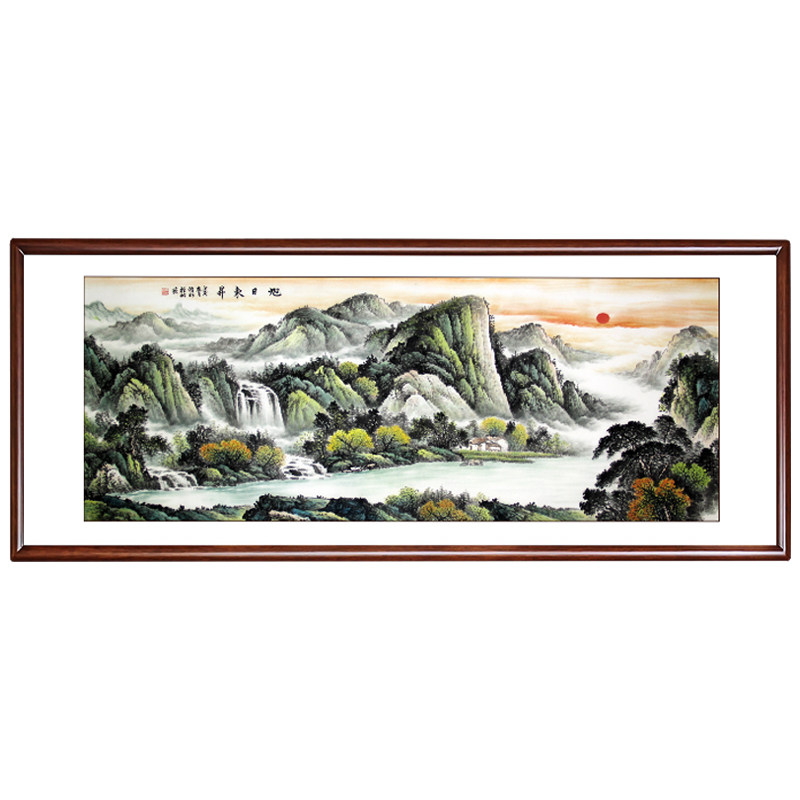 旭日东升招财带框沙发后面山水画