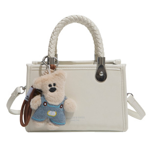 高级感小众轻奢编织手柄水桶包女时尚百搭斜挎包小熊挂件手提包