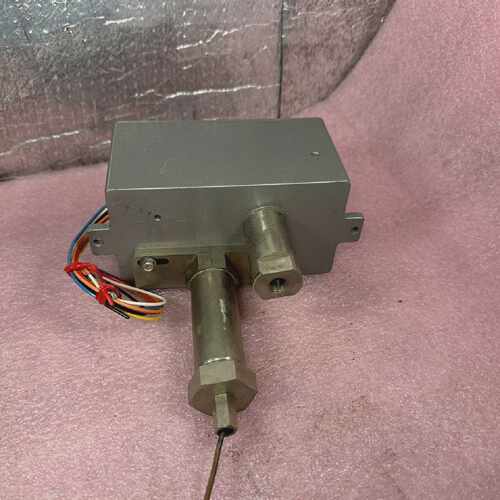 United Electric M27B 7999 Pressure Switch 1/2in 5psi 125/250