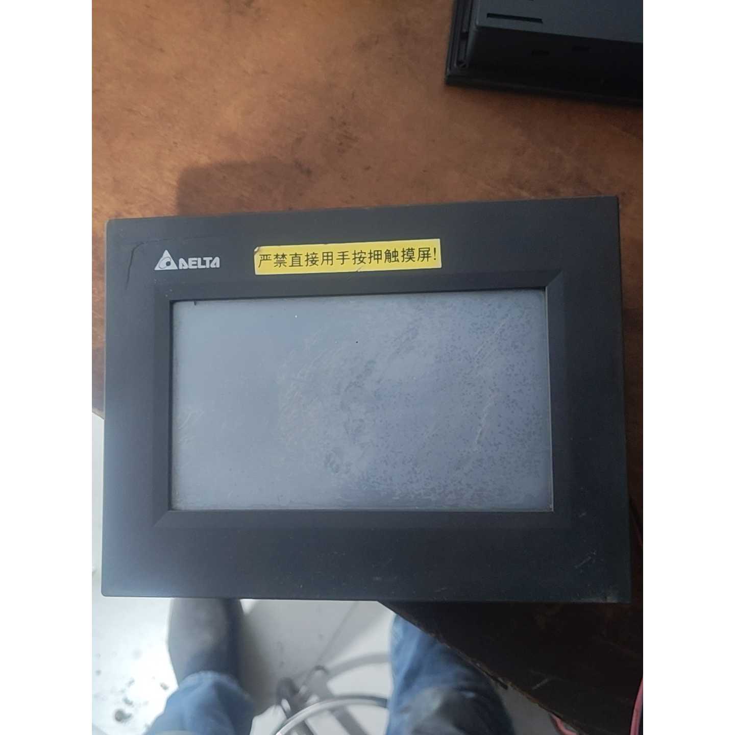 询价下单台达触摸屏DOP-B07S410，通电不显示有声音，配件价出图片