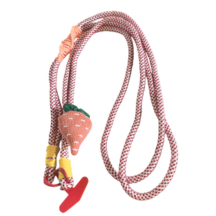 可爱胡萝卜兔子胸针手机壳挂件DIY趣味卡通学生女款多功能配饰手机链户外防丢斜跨长绳通用ccd相机便携侧背带