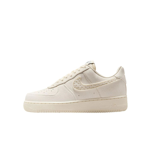 Nike/耐克 Air Force1 空军一号舒适耐磨女子低帮板鞋 HV4403-001