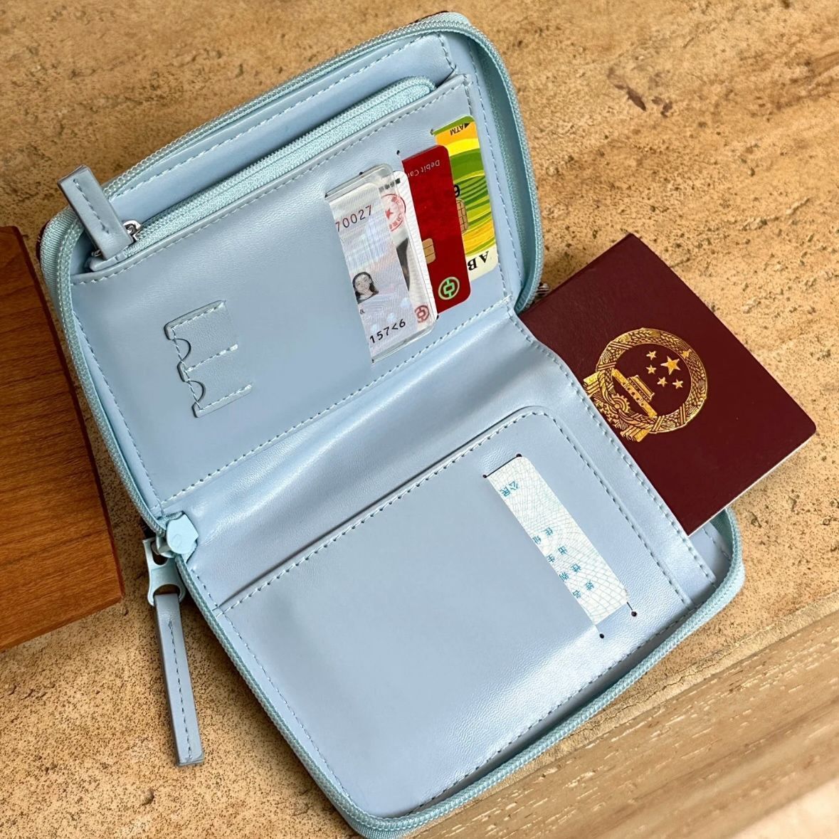 小红书薄荷巧克力格纹护照夹复古旅行身份证收纳