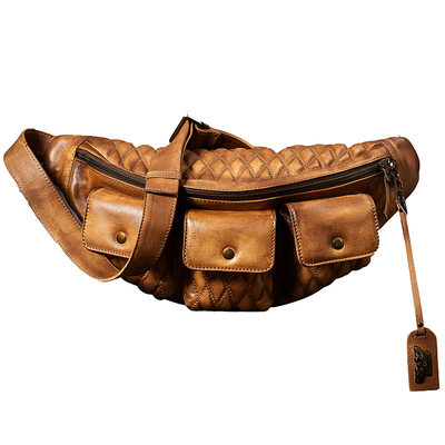 原创奢品饺子型真皮斜跨胸包