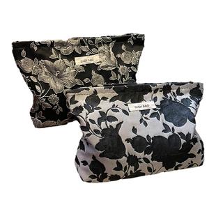 新款黑色浮雕牡丹花便携大容量化妆包拉链帆布旅行化妆品收纳包女