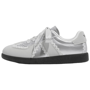 鮀品德训鞋女2026春季新款小白鞋平底轻便百搭配裙子学生运动板鞋