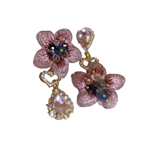 不对称粉色刺绣花朵耳环2025年新款爆款高级感耳坠演出舞台耳饰女