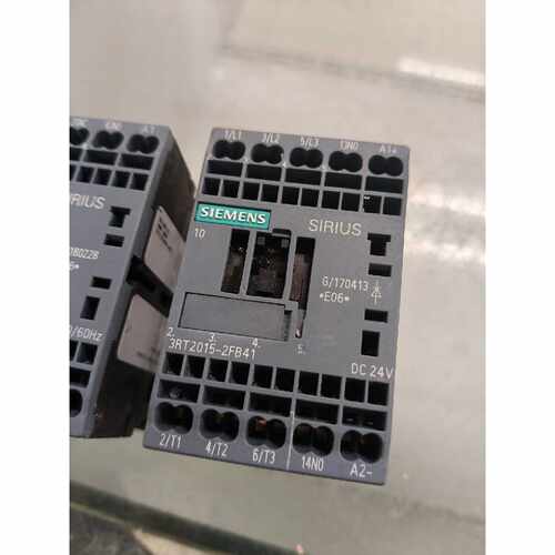 溢价-接触器3RH2122-2AP00有2个，线圈电压AC2
