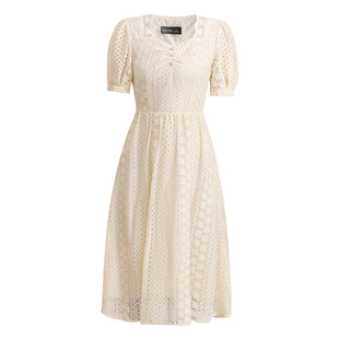 未风杏色重工蕾丝连衣裙女夏2026夏季新款女装气质泡泡袖显瘦裙子