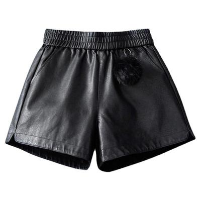 潮流时尚高腰皮短裤配靴子