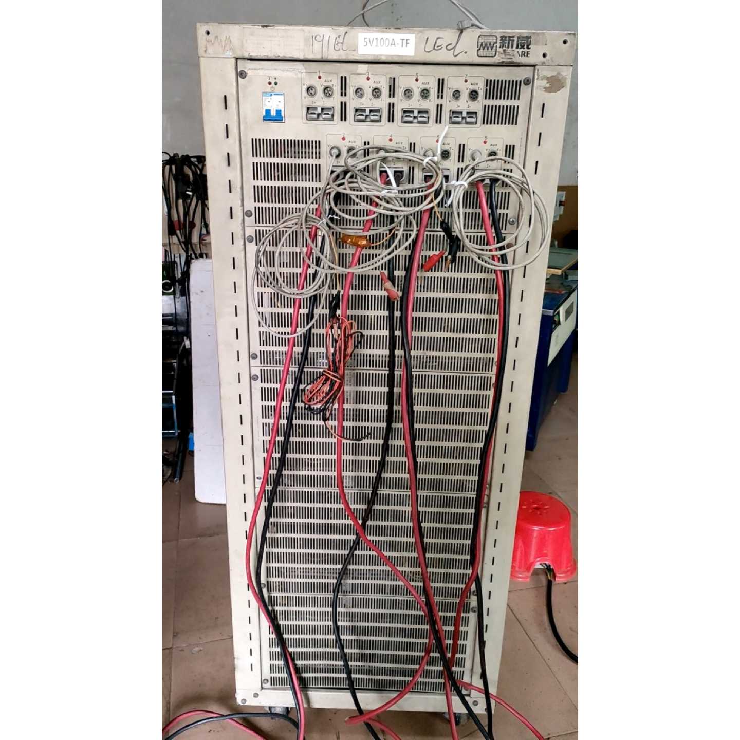 议价二手新威8通道5V100A电池盒/电池座/电池