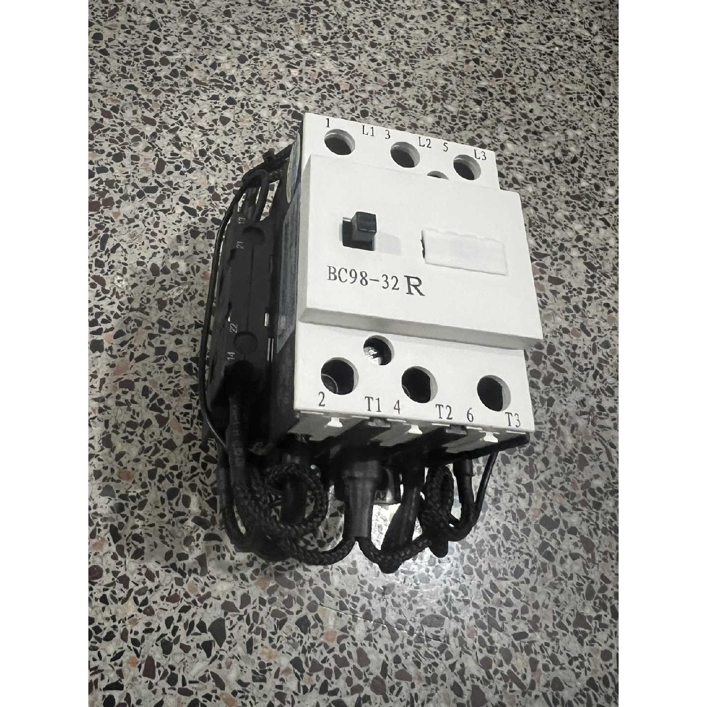议价1周发货 BC98-32R AC220V 24V 380V沈阳二一三电容切换接触器