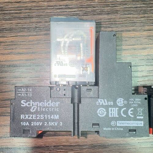 〔议价-可维修〕全新拆机正品施耐德继电器底座 RXZE2S114M 10A