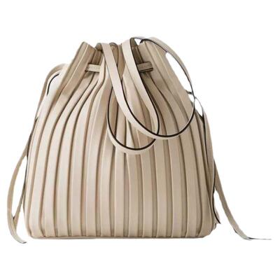 zR女包时尚百搭褶皱水桶包