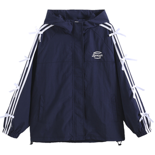 女童外套2026春装新款儿童蝴蝶结绑带冲锋衣女大童洋气时髦衣服潮