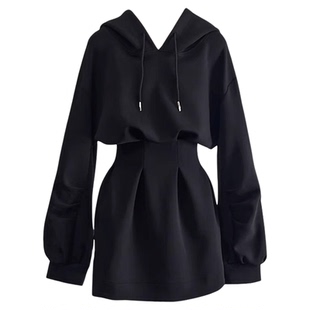 黑色内搭连衣裙女短款休闲秋冬季卫衣裙子收腰修身小个子冬装小众