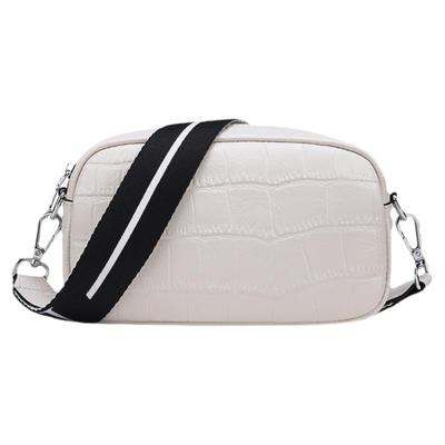 贝尔鳄鱼纹斜挎真皮女包