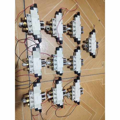 询价CKD电磁阀4GD330-E2C，，成色为实图