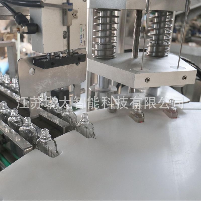 全自动精油灌装机滚珠瓶风油精香水灌装旋盖一体机源头厂家