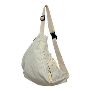 斜挎包女2025新款百搭大容量饺子包旅游轻便上班通勤挎包运动胸包