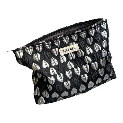 收纳爱心便携大容量化妆包收纳袋