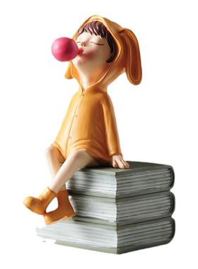 简约样板间女孩房床头柜组合摆件