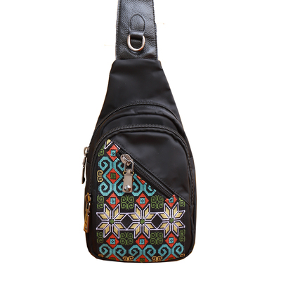 潮牌多隔层随身刺绣轻便通勤胸包