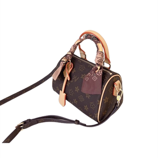 网红新款真皮女包优草坊2025枕头包波士顿包手提单肩斜挎迷你小包