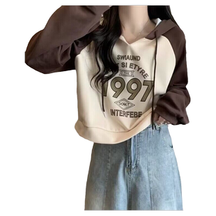 撞色插肩袖连帽卫衣女秋季韩版宽松显瘦辣妹短款小个子薄款上衣潮