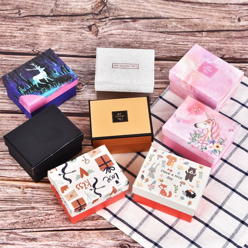 Мыло ручной работы, маленькая подарочная коробка, помада, маленький кушон, подарок на день рождения