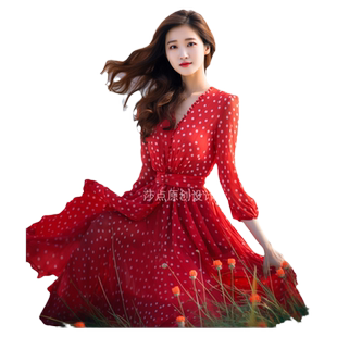 法式V领波点连衣裙七分袖2026夏季新款收腰显瘦海边度假沙滩长裙