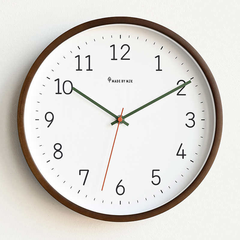 MJK简约现代钟表日式实木挂钟客厅2024新款家用时尚静音时钟挂墙