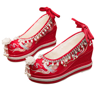 汉服鞋子女冬季加绒增高中式秀禾婚鞋新娘结婚绣花鞋坡跟古装布鞋
