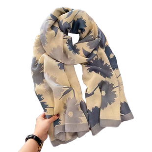 秋冬新款韩版小花棉麻围巾女百搭长款披肩外搭薄款冬季纱巾丝巾女