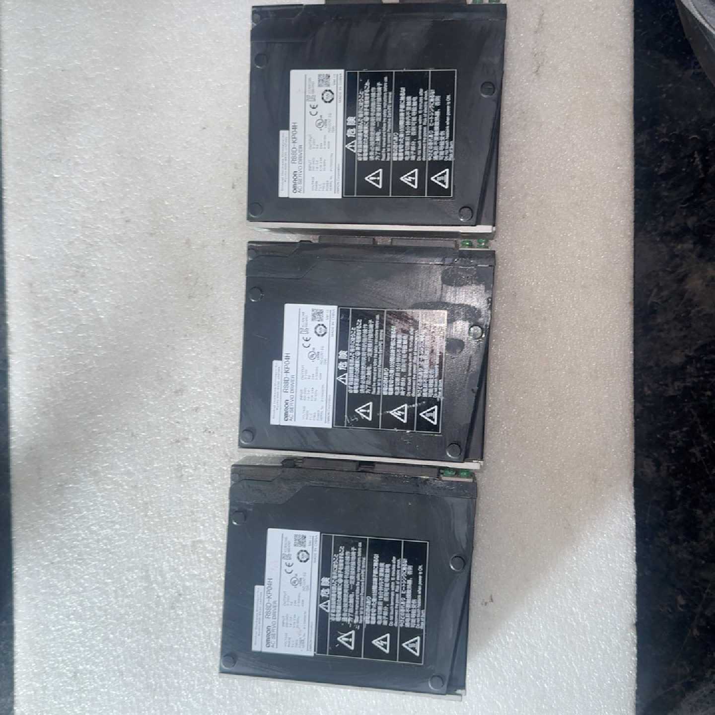 议价欧姆龙伺服驱动器R88D-KP04H-400W驱动器,二手拆