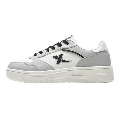 特步男鞋皮面板鞋休闲鞋子