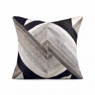 现代简约轻奢黑灰色系沙发搭配靠垫样板房客厅真皮拼接皮草抱枕