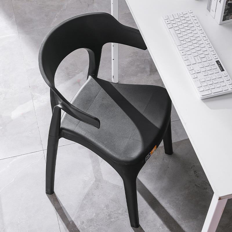 牛角椅子餐椅靠背家用网休闲办公书桌北欧塑料批发加厚凳子简约红