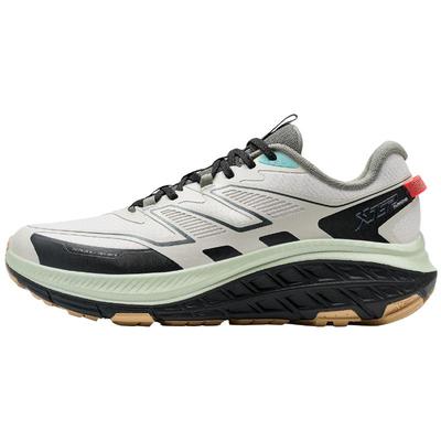 特步风雨户外版情侣跑步鞋