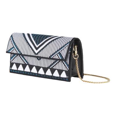 小巧精致容易搭配衣服可放手机