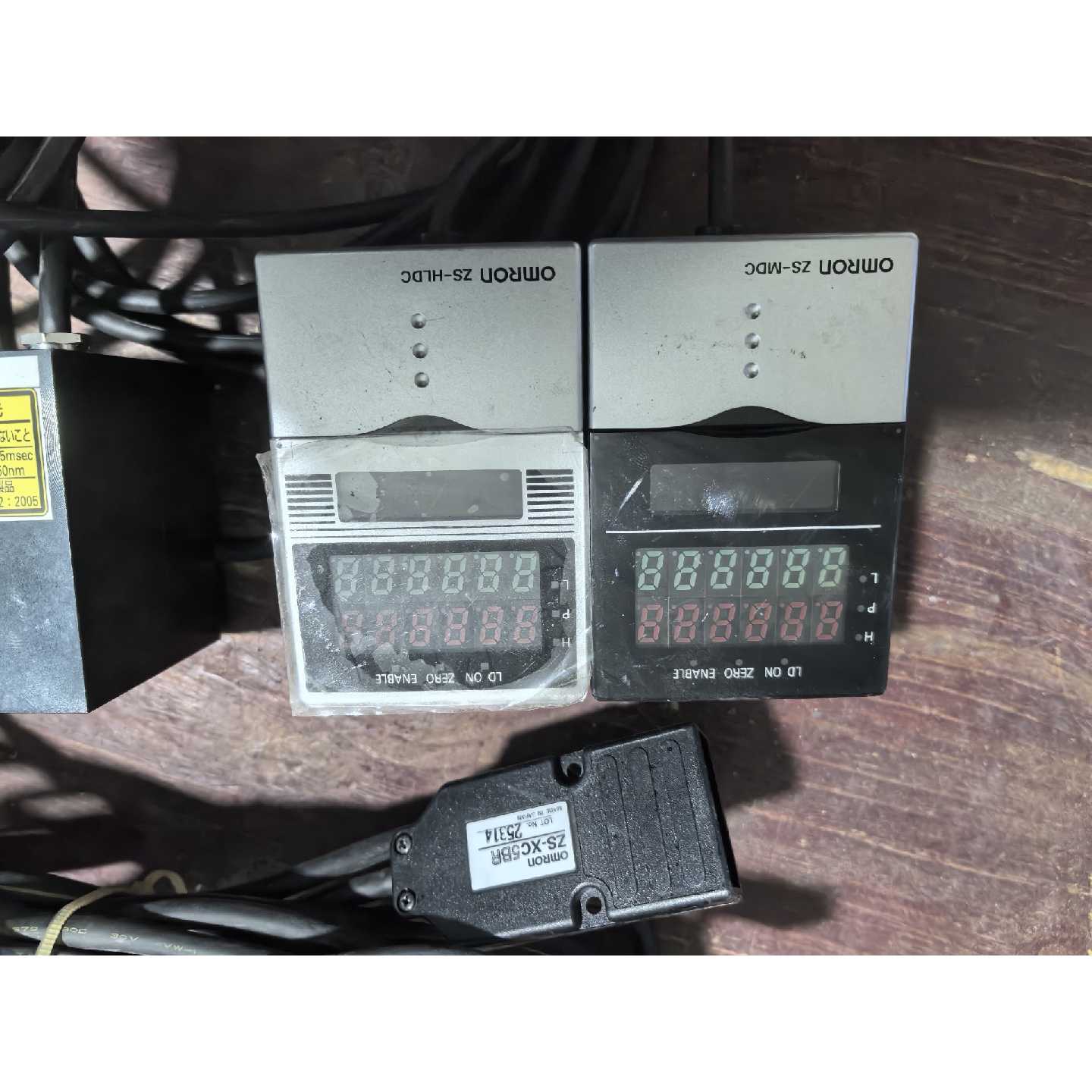 议价欧姆龙激光位移传感器激光头型号ZS-LD15AF