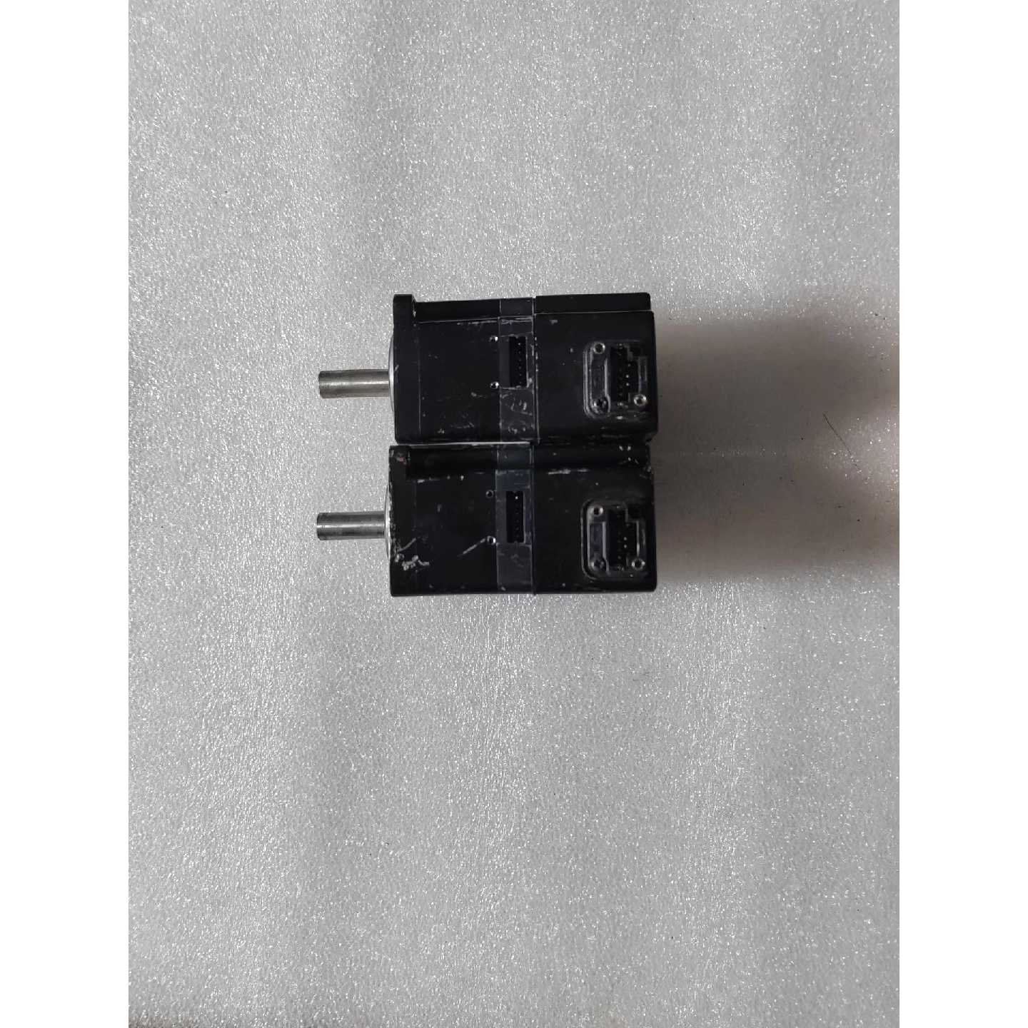 议价日本安川 50w 伺服电机 SGMJV-A5ADA21 质