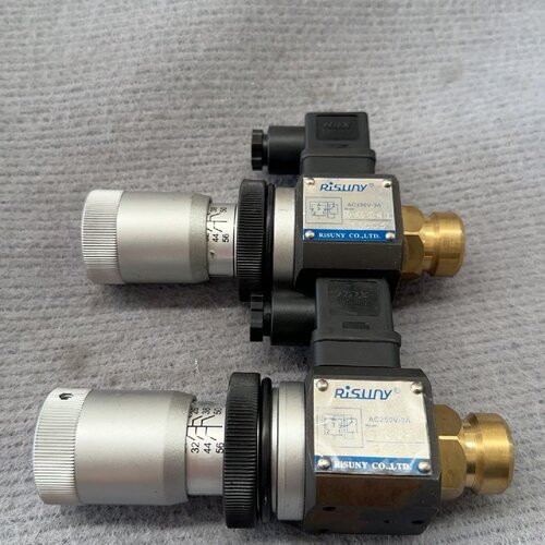 溢价-仓库2个未使用JCS-02NL压力继电器朝田Risu