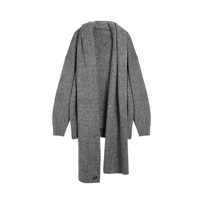 慵懒风宽松V领落肩毛衣