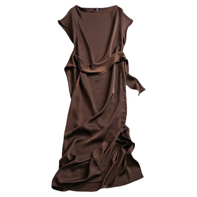 极简风缎面垂感圆领插肩袖连衣裙