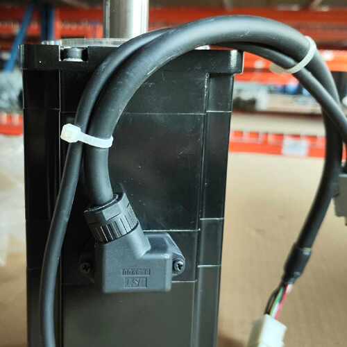议价Yaskawa 7 Series Servo Motor Sgm7j-08Afc6e 750W With Bra