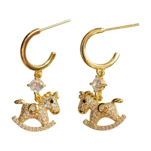 《铜钱小马》本命年新年精致国风轻奢木马金色耳钉耳夹耳饰耳环女