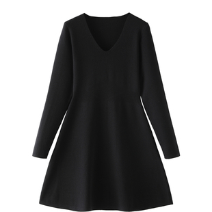 法式高级感白色V领打底针织连衣裙女早秋裙子秋冬配大衣内搭毛衣