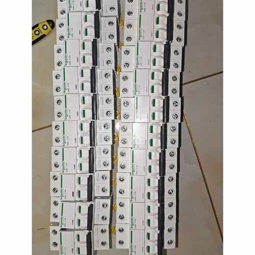 小型断路器 IC65N 2P10A. 99新，A9F1821—议价